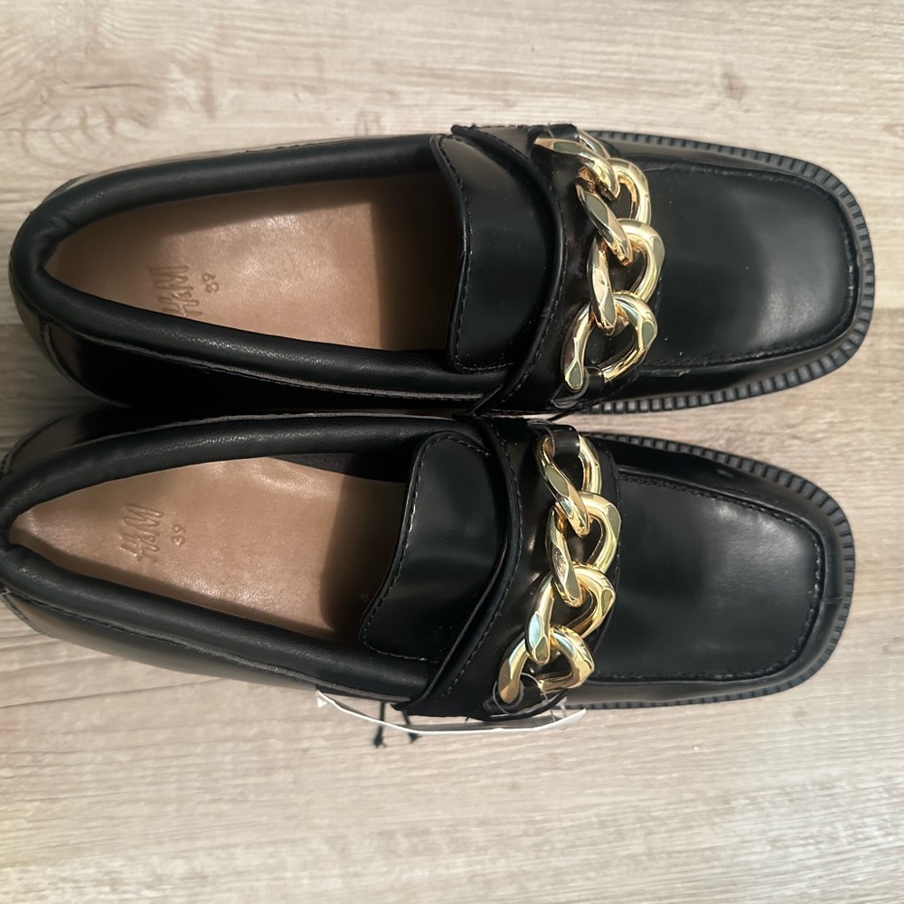 Loafer shoes